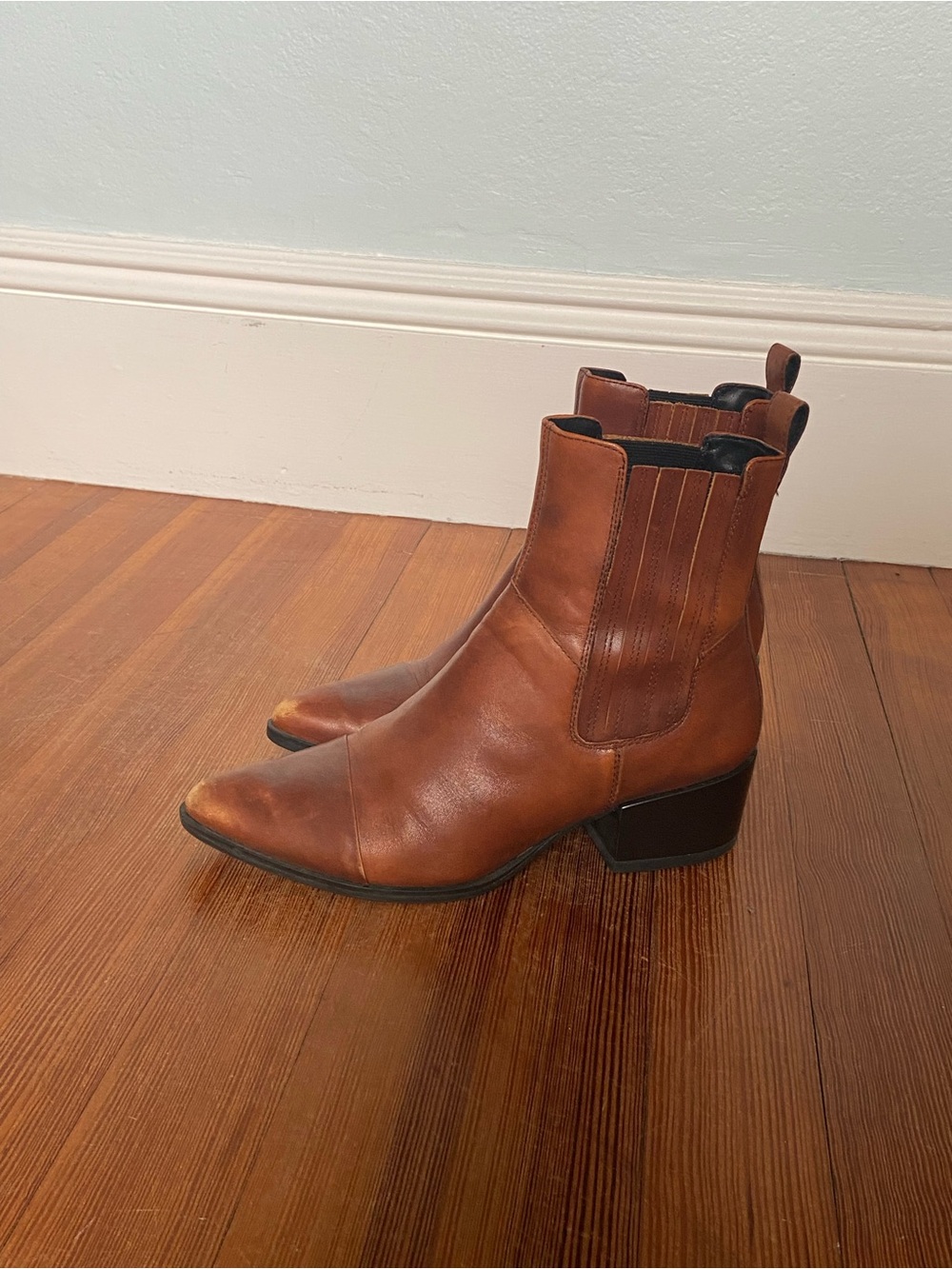 Women's Brown Leather Vagabond Chelsea Boots - Picture 2 of 10
